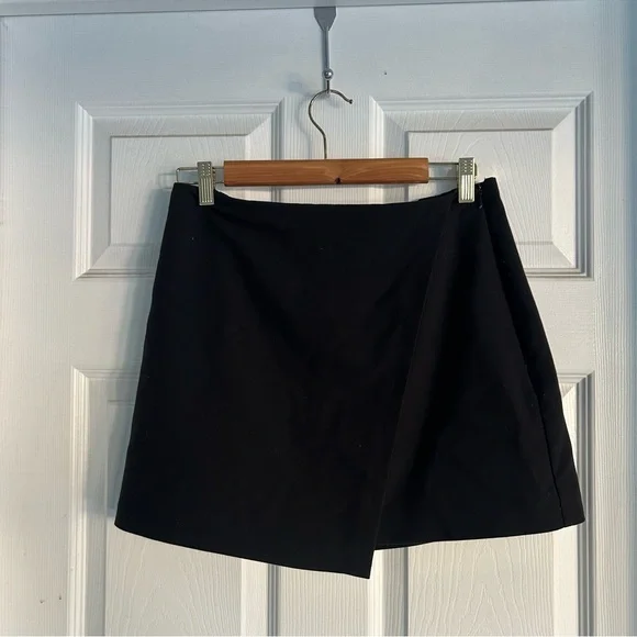 ABERCROMBIE & FITCH Asymmetrical Skort - Picture 2 of 3